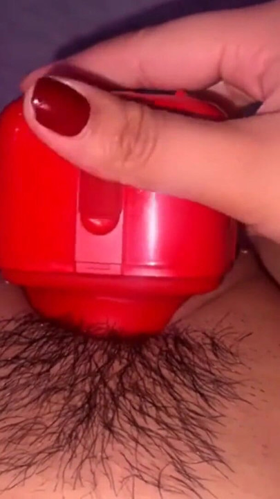 Sofia วัยใสแสดงให้เราเห็นว่าเซ็กส์ทอยในปากของเธอทํางานได้ดีกว่าแฟนหนุ่มอย่างไรเมื่อเธอเย็ดในหีเธอ | คลิป 1