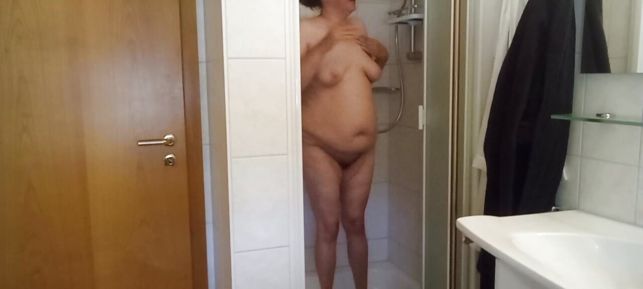 Mature voluptuous woman shows off her wet curves