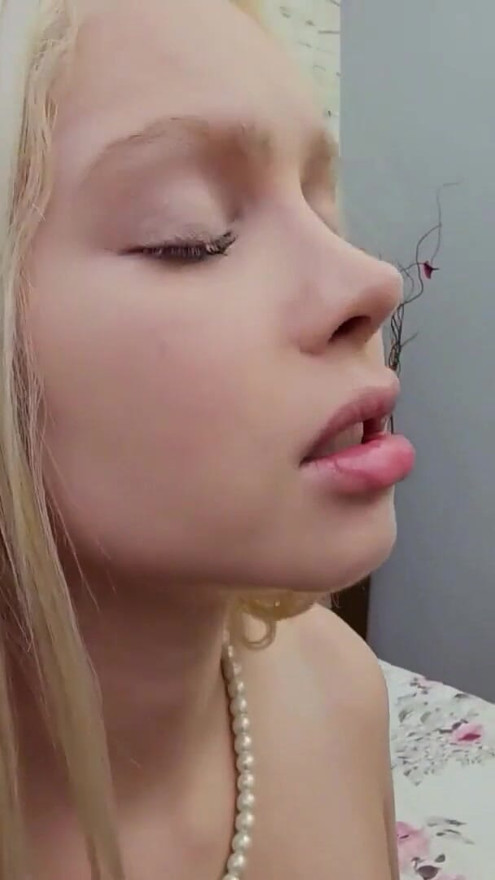 Vivian's Sweet Pussy to Lick - This Horny Blonde Likes to Receive Ass and Pussy Eating | Clip 1