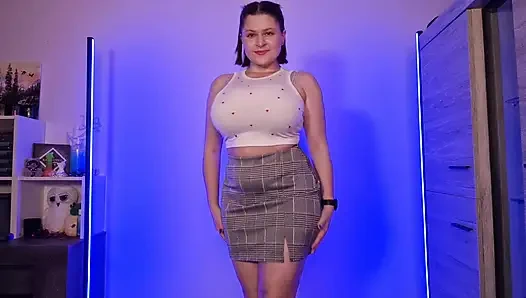 Mahasiswi semok ini lagi asik memeknya dengan ganas!