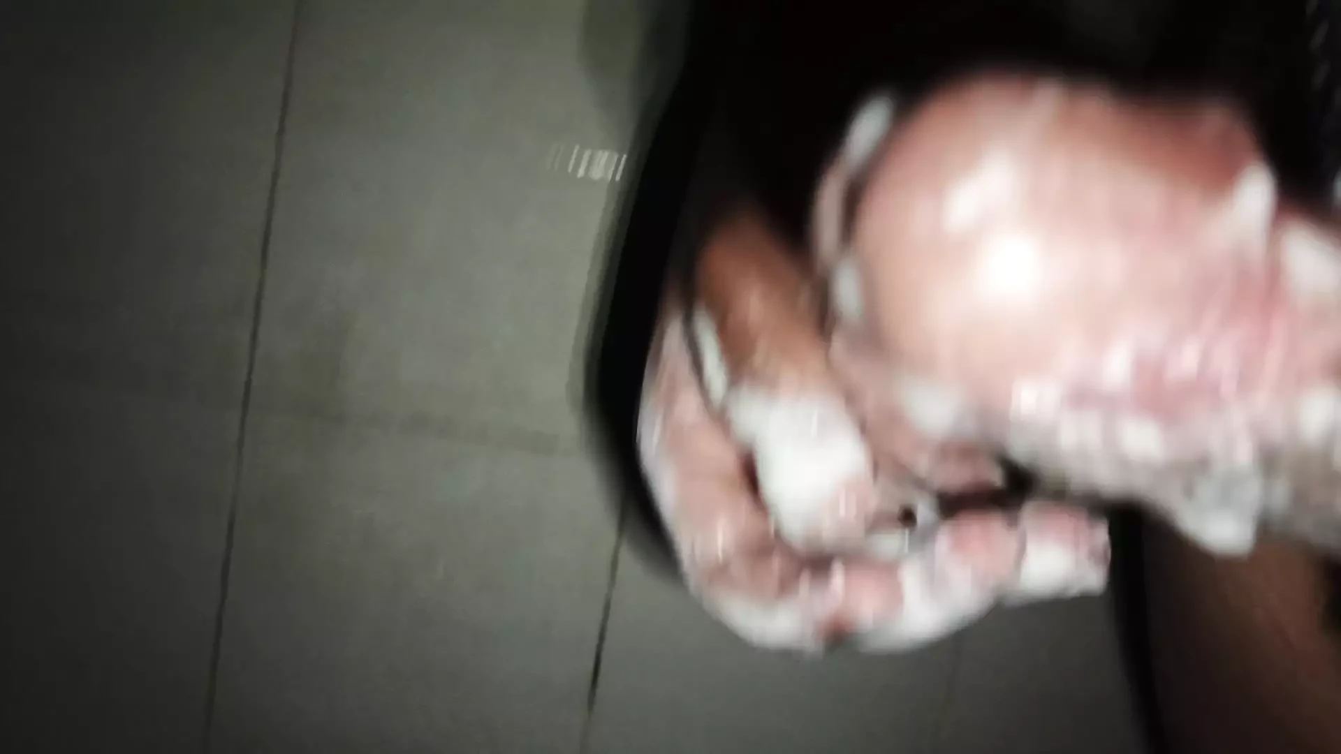 Solo masterbating antes de la ducha, pinoy gran polla