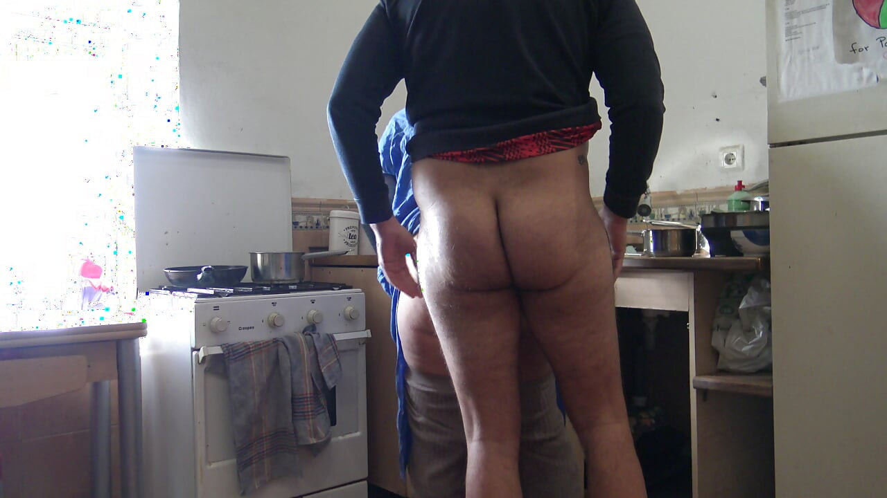 CASERO, PUTO DURO, ESPOSA ÁRABE EN LA COCINA
