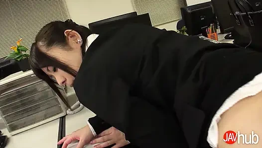 JAVHUB Kurumi Chino sucks her boss in the office