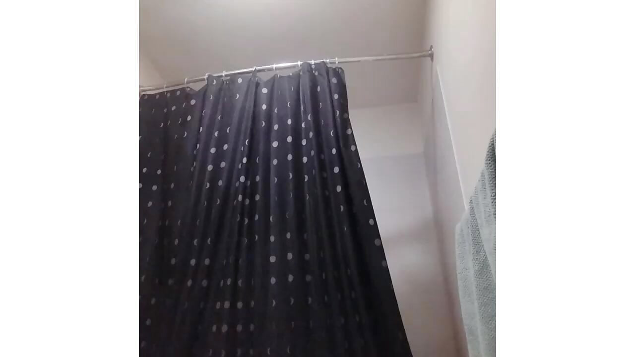 शावर टाइम!