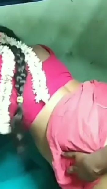 Tía tiene sexo en cuatro con chico tamil