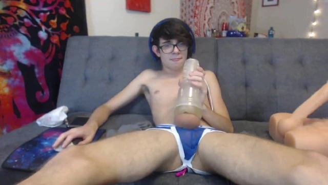Sven Shows On Webcam