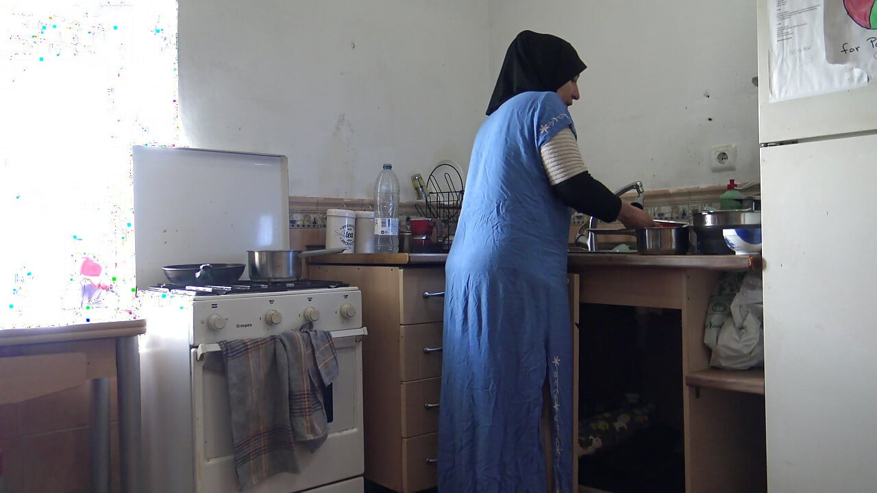 HOMEMADE HARD FUCKING ARAB WIFE IN KITCHEN