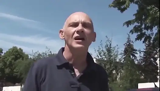 Memek basah menetes dientot habis-habisan dalam posisi misionaris