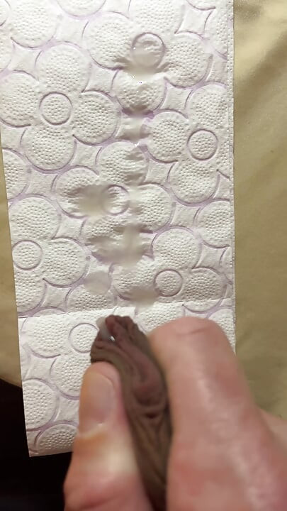 Earl Smile Big Cumshot Heavy Load On Toilet Paper