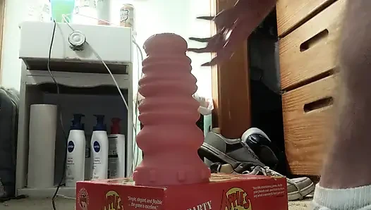 Tyler Durden ile büyük anal dildo Macaroon