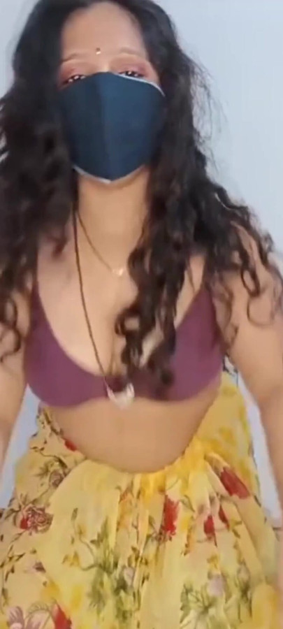 Detik kuat dari "Makcik Desi India Ki Jawani Kya Mast Figure dan Cakap Kotor"