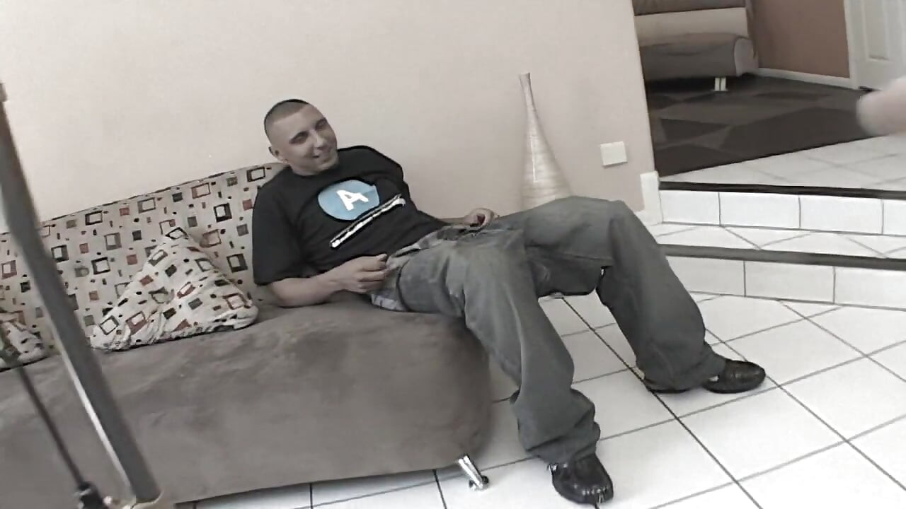 Gata sexy come porra depois de um pau enorme enfiando sua buceta apertada