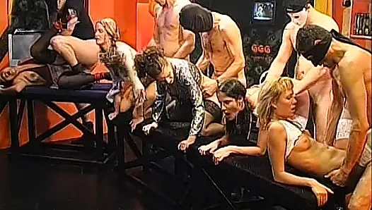 Глотай И Оставайся Тихой, Дикая Оргия С Трахом