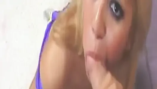 Mature Babe Spreads Ass for Deep Pussy Licking and Fingering Frenzy