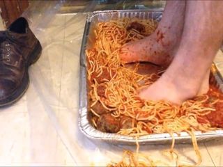 Nogi spaghetti
