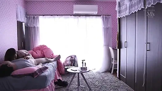 Gadis manis ini pengen banget nyepong kontolmu sampai kamu crot. bagian.1