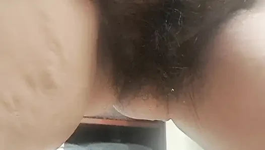Anne parmaklarını külotlarının altına ateşli vajinasına sokuyor