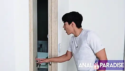 MY STEPSON FUCKS MY ASS WHILE WE WATCH A MOVIE IN THE SAME BED WITH MY HUSBAND.