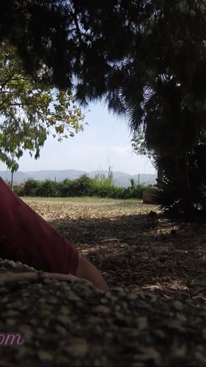 I pull out my cock in front of a girl in a public park – POV | Clip 1