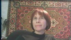 Russische rijpe vrouw met geweldige tieten die webcam plaagt