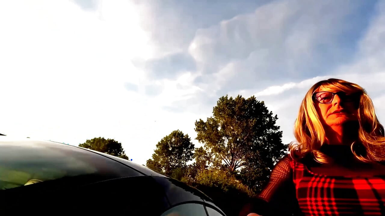 Amateur crossdresser kellycd2022 evening drive