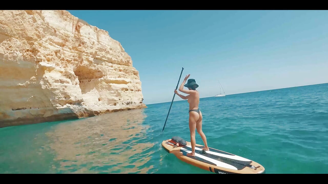 Jesi li ikad vidio djevojku kako jebe dasku za veslanje u oceanu?