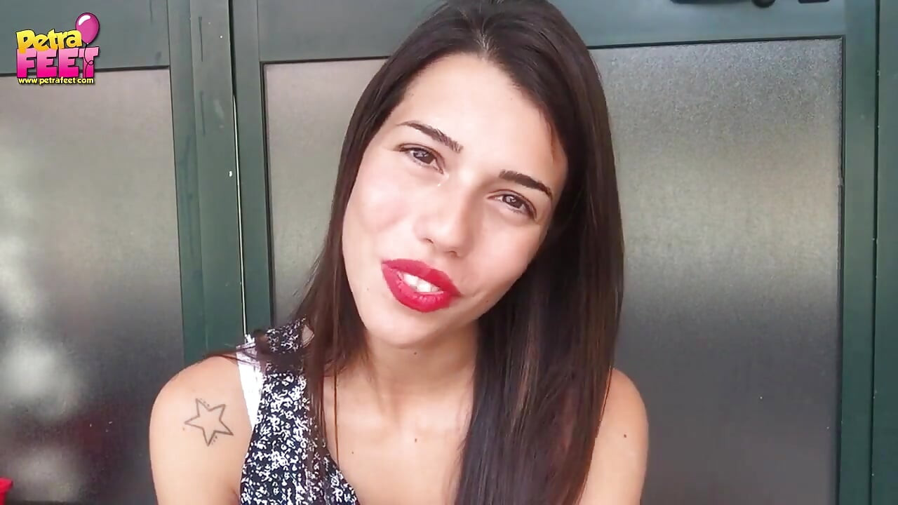 Teen ngọt ngào lần đầu tiên hút thuốc trên cam