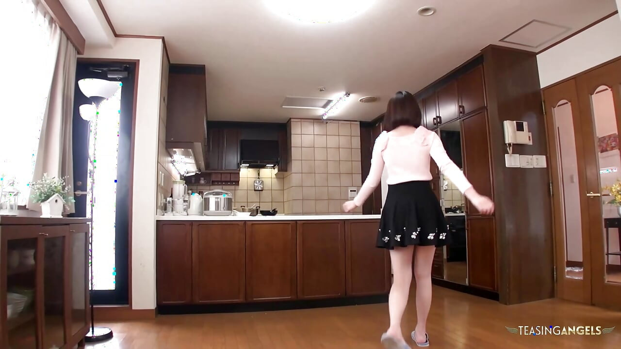 Ella tuvo una forma amable e inocente mientras le practicaba sexo oral