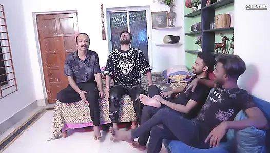 Desi Russian Bhabhi Ko Sab Dosto ne Milkar eksath Choda (Hindi Audio)