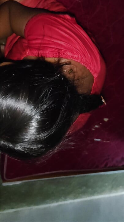 Kali pertama india bhabhi muda panas desi perlahan-lambat tanah hitam besar menghisap & bercium malam hari ini - awek panas blowjob suara Hindi.