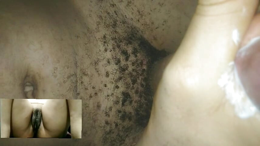 Masturbira u mom školskom kupatilu sa mojom devojkom