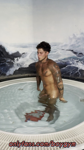 Cums In Jacuzzi Hotel💦 Im An Exhibitionist