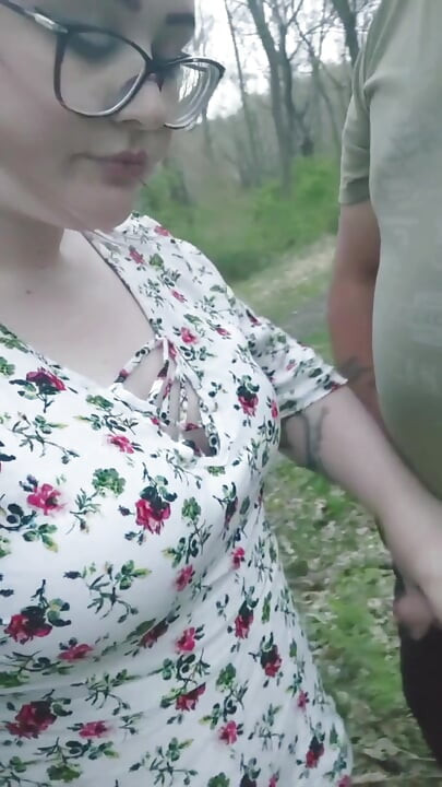 Ženatý Mezirasový pár si užívá venku