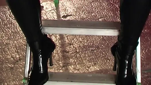 Ich zeige meinen sexsklaven, was zu tun ist, wenn ich geil bin!