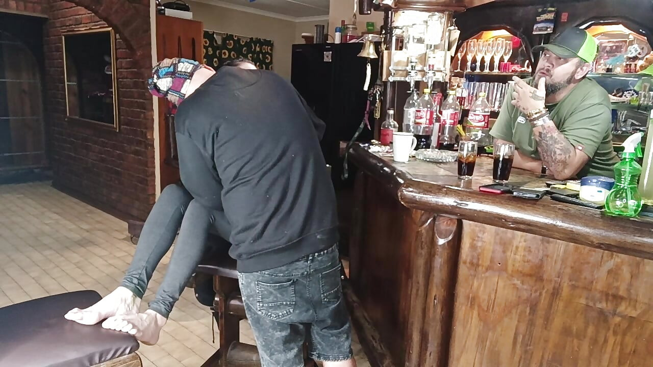 Hotwife likes to fuck my friends