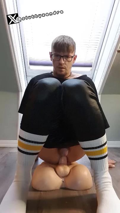 KinkyChrisX enjoing his toy in wetlook leggings and socks