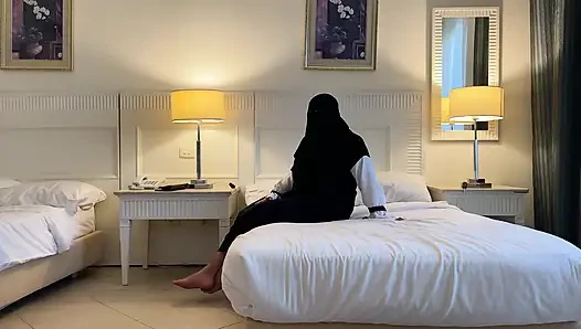 In a Hotel Room He Met an Arab Girl