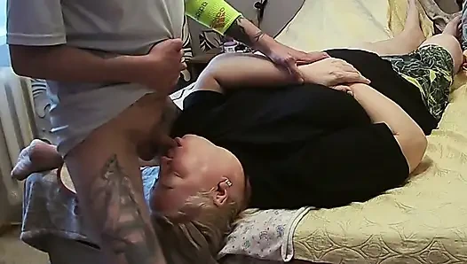 Kız arkadaşıma boşalmak için sikimi sıvazlıyorum