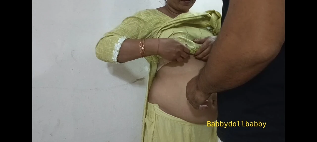Teaser of Risky Outdoor Passion – Desi Couple’s Evening Heat