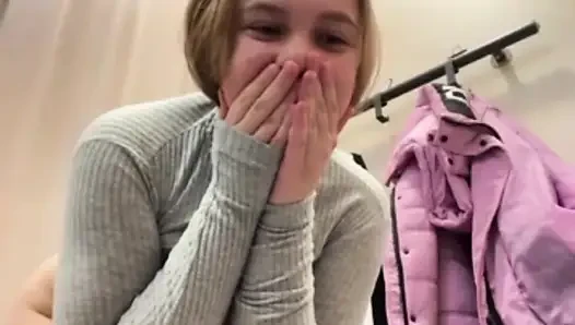 Безумный трах в раздевалке с Jucielussie