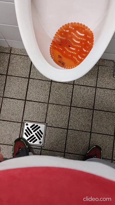 Pissing #001