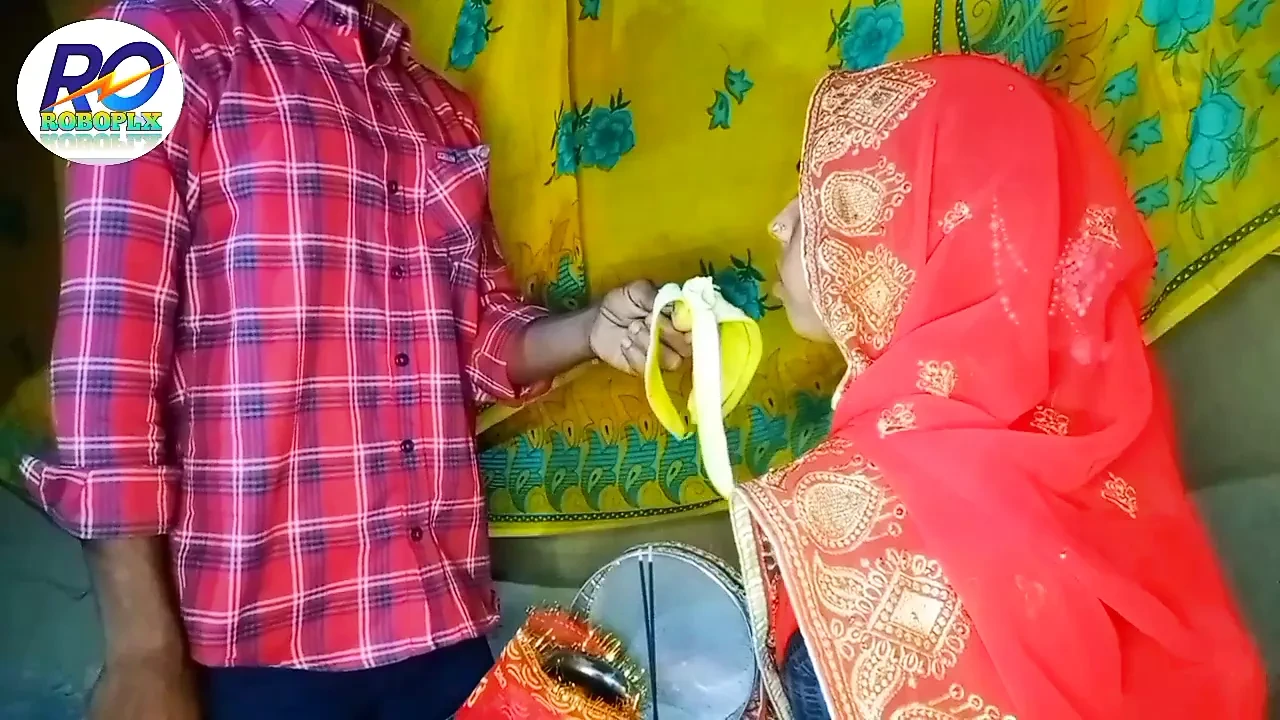 Village ki pahali Bar karvachauth Red saree show chudai