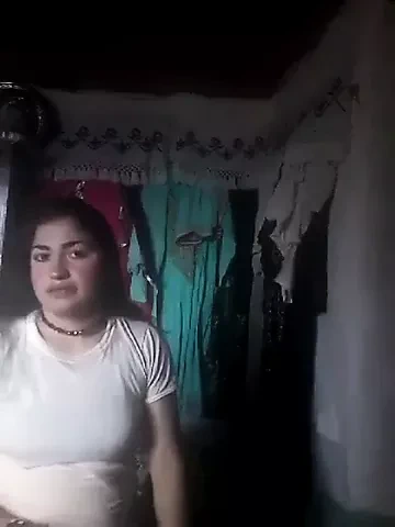 Desi hot girl showing her boobs to her lover