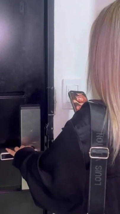 Ikoniskt ögonblick från "What!! du fuskar på mig med min styvsyster! Jag tänkte göra slut med honom, men jag föredrog att"