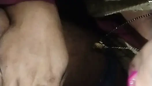 Hintli kadın evde 🚭 sert video