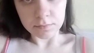 Russisch meisje masturbeert thuis 67