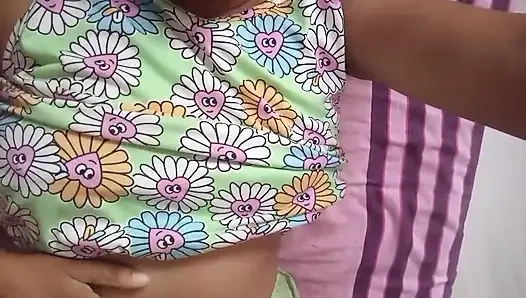 Kakak ipar india lagi asik masturbasi sambil masturbasi di kamar mandi sambil sange