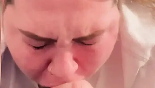 Kakak tiriku nyepong kontolku saat mantan pacarku nggak berhenti ngadu sama aku