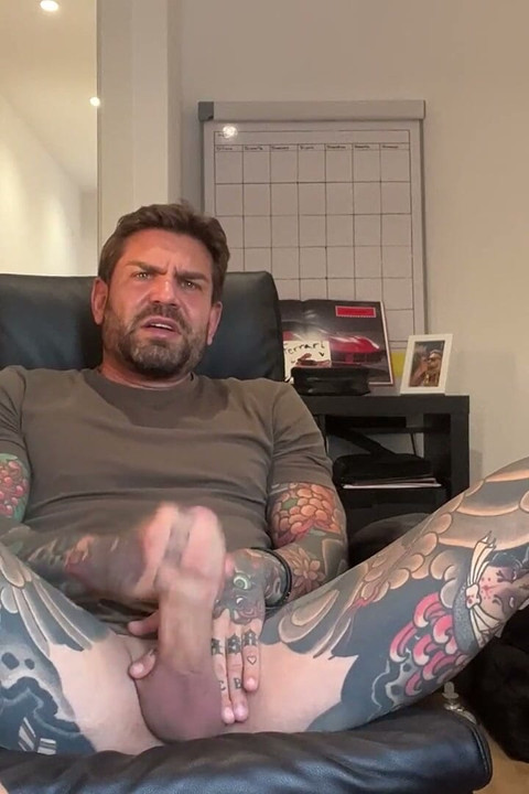 Tattooed Boss Masturbates in the Office