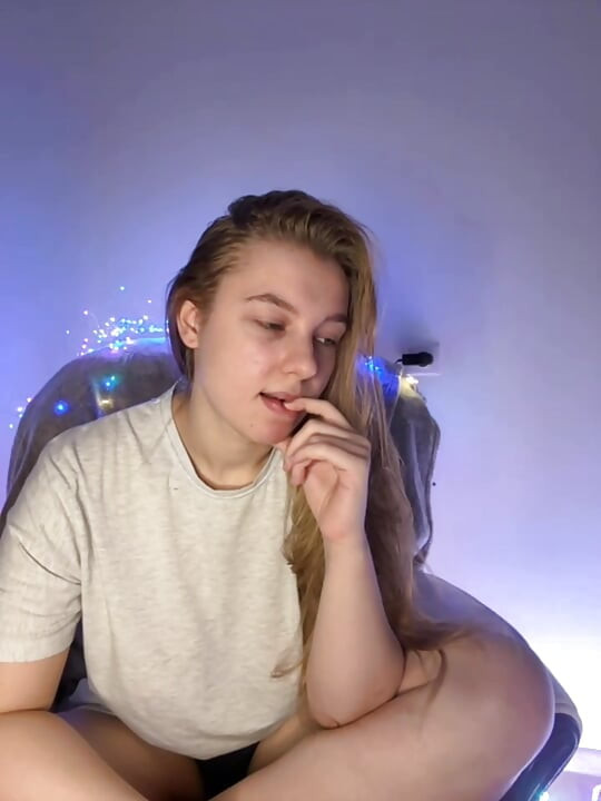 Extreme fingering in a narrow pussy